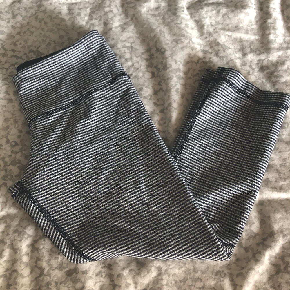 Lululemon Wunder Under Crop 23" Ribbed navy gingham capris